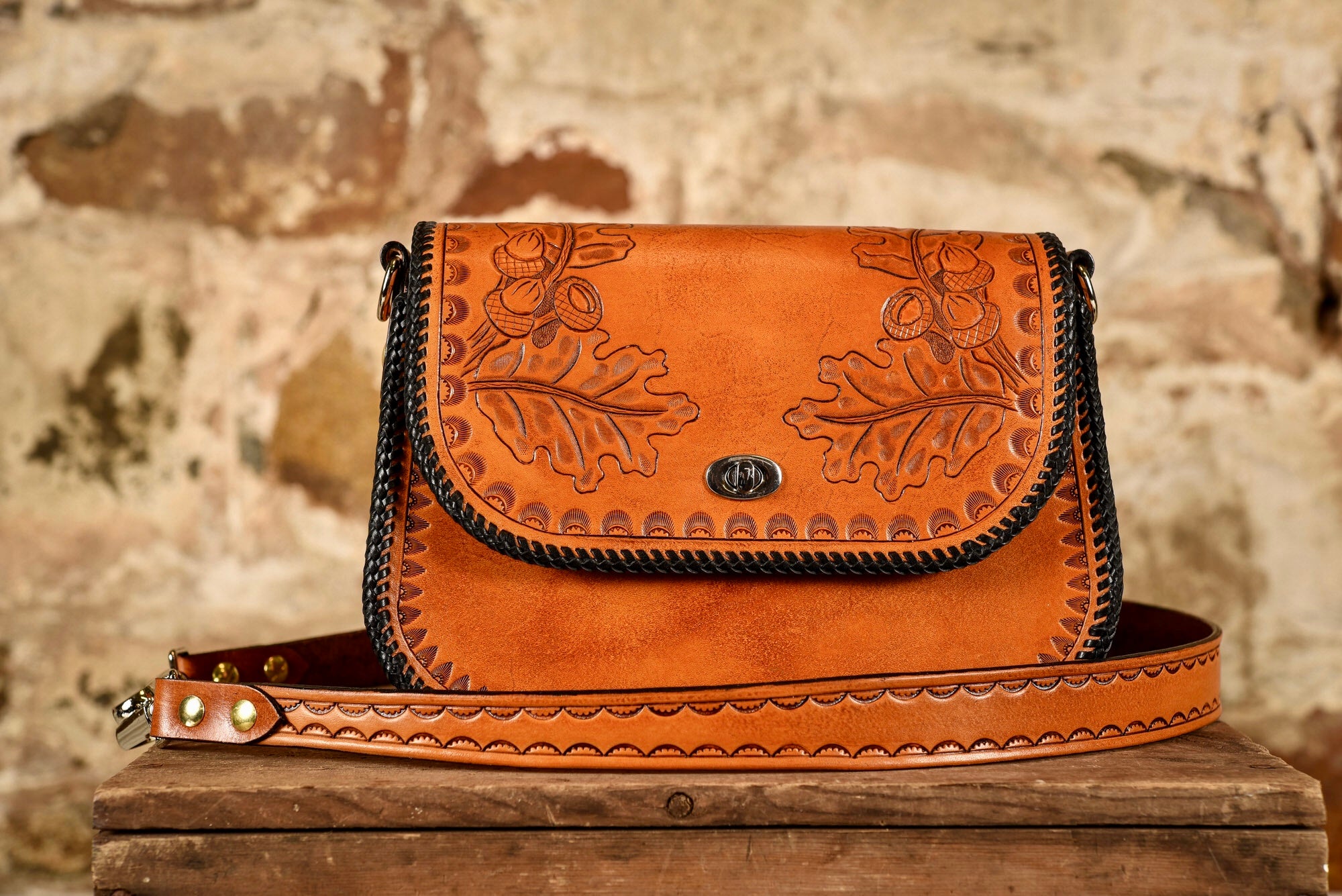 Tooled Leather Clutch, For Industrial, Bi- Fold at Rs 1200 in Kanpur